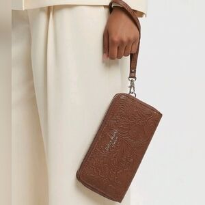 Darcy Marks Brown Leather Wristlet Clutch (PUR8)